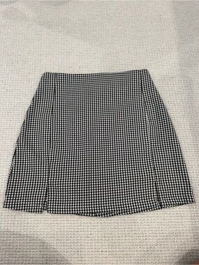 Brandy Melville Black and White Gingham Mini Skirt
